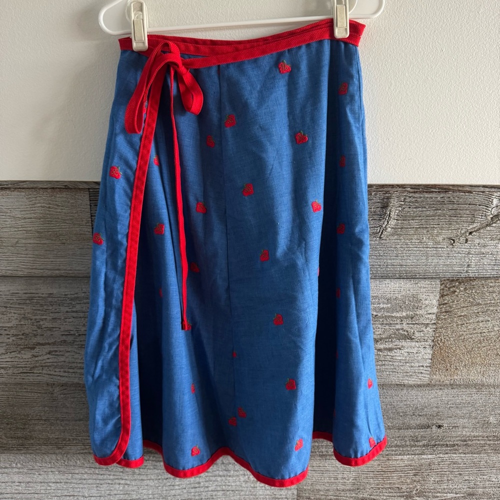 Mr. Hank Vintage Wrap Skirt Blue Red Strawberry Embroidered Medium (E1)